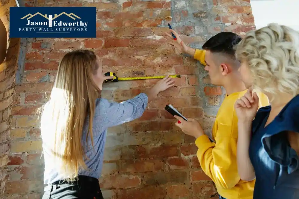 What are the responsibilities of a party wall surveyor Banbury?